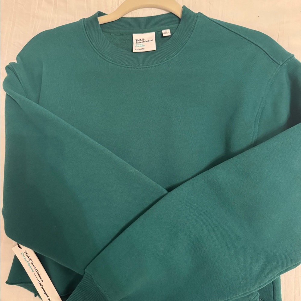Aritzia Crewneck Women’s Sweater